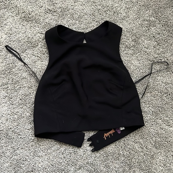 Free People, high waist, size 2, skirt with crop top, black and floral - Picture 8 of 8